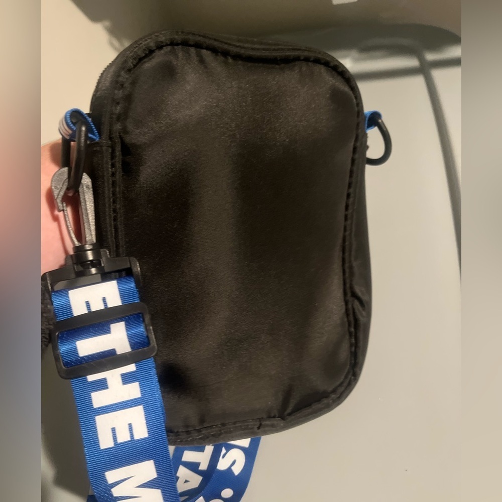 Universal studio vintage crossbody bag purse - Picture 7 of 7